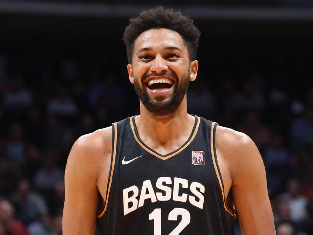 “九游app_ NBA最奇葩的玩笑时刻，球员爆笑全场”，爆笑nba游戏