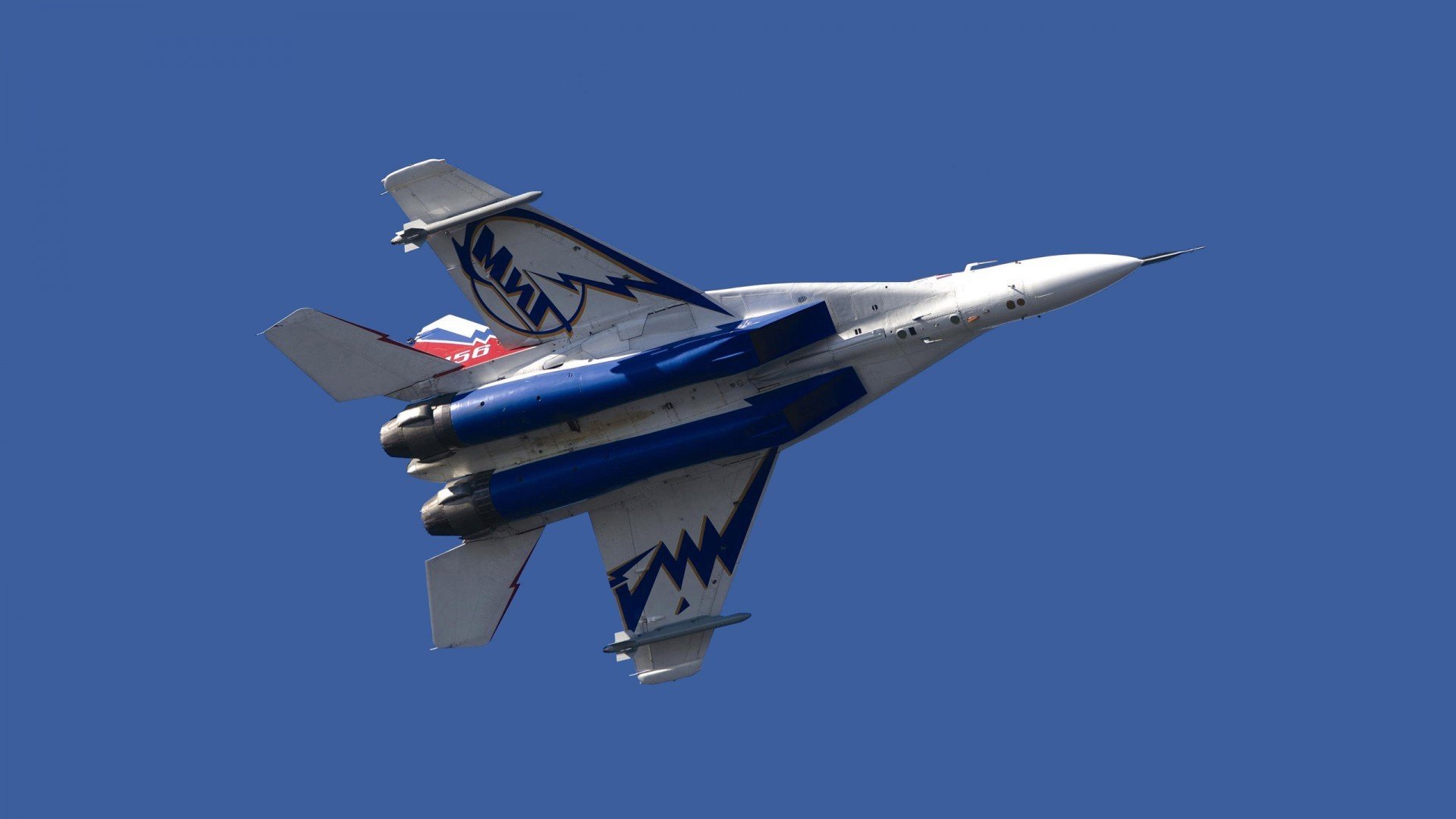 5分钟决胜：最后段比赛激烈拼抢，谁能笑到最后？，4分55秒大战